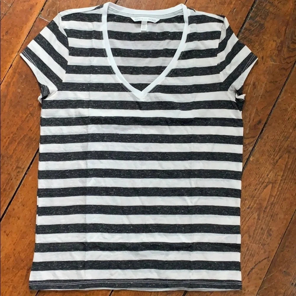 NWT! Victoria’s Secret stripe v-neck shirt XS